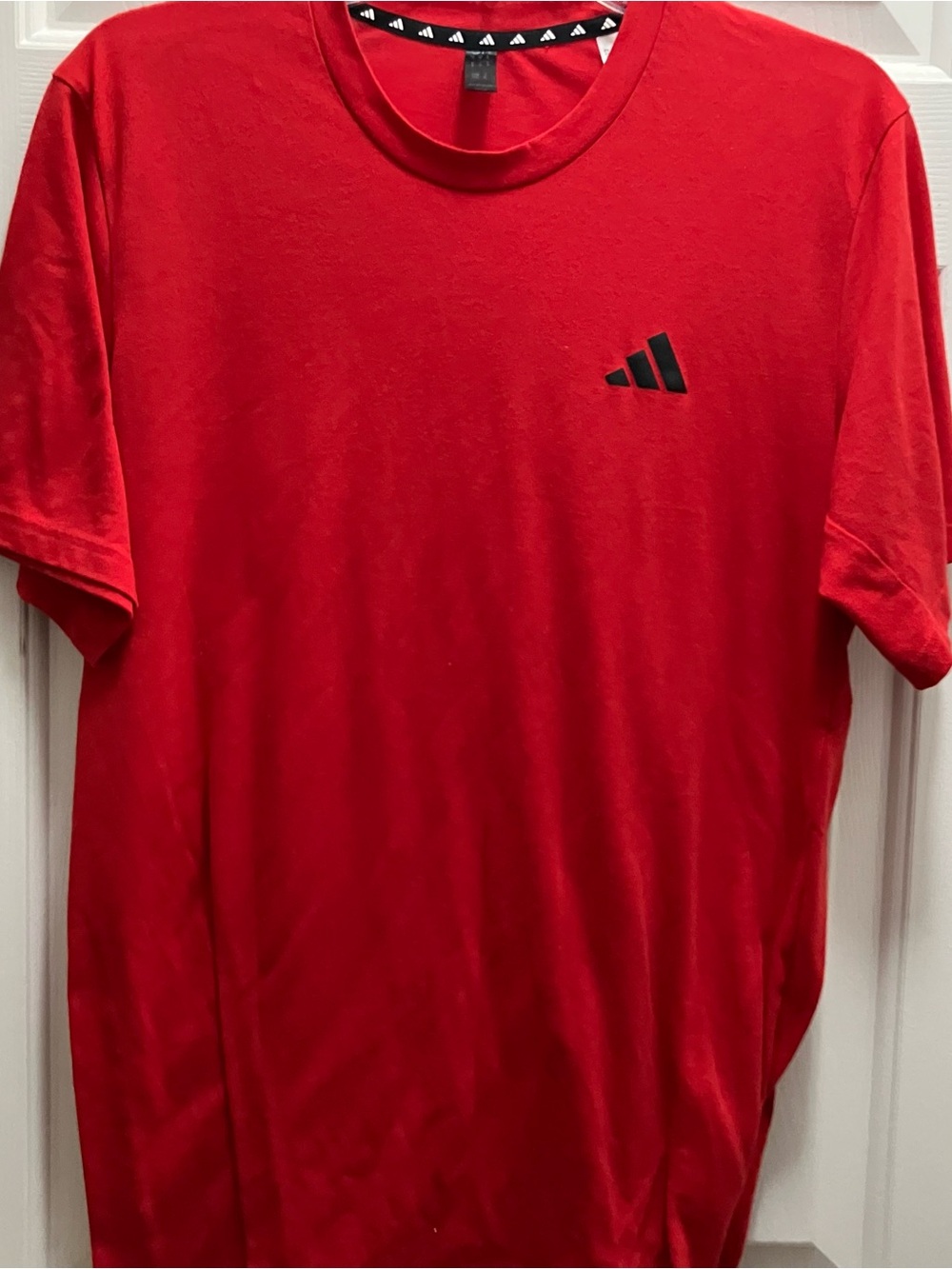 Adidas Men’s Red Aero ready Size Medium Tee Shirt